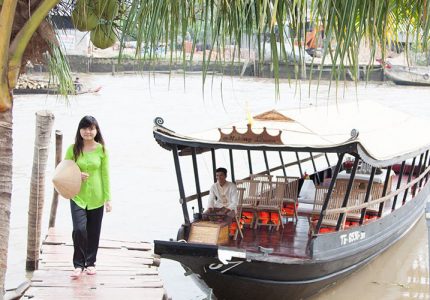Cai Be floating market is not the biggest floating market, but it is good to understand the life of the river, one of the tourist magnets of the Mekong Delta