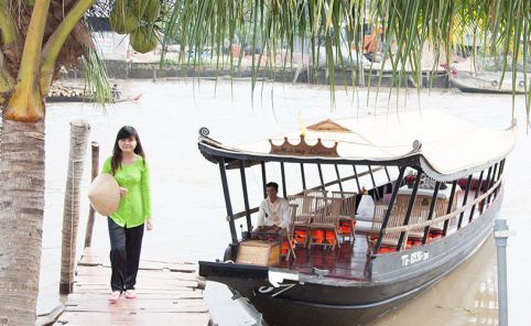 Cai Be floating market is not the biggest floating market, but it is good to understand the life of the river, one of the tourist magnets of the Mekong Delta