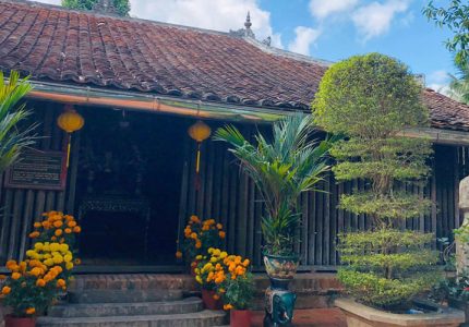 Nhà chữ Đinh là những ngôi nhà có tuổi khá xưa, được xây dựng từ cuối thế kỷ XIX